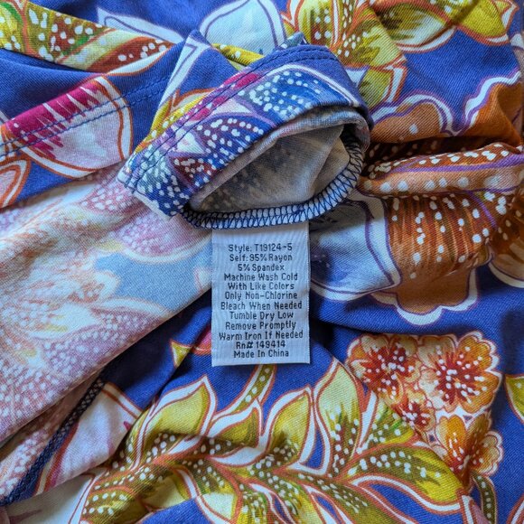 Johnny Was Janie Favorite Short Sleeve V‑Neck Swing Tee Leilah, Size Small - Picture 8 of 9